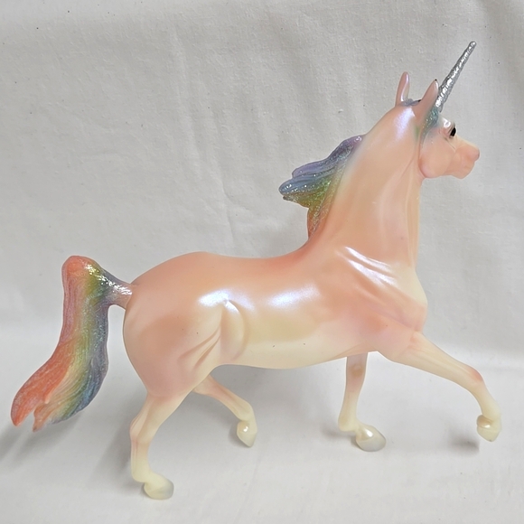 Breyer Reeves Unicorn Rainbow Glitter Mane Tail Pink BEAUTIFUL SHINY - Picture 9 of 16